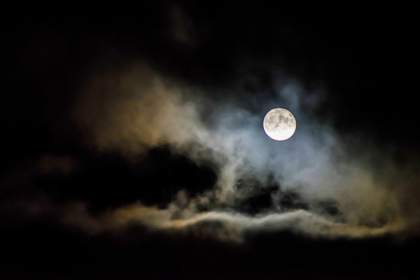 Moon Lit Romance – Why Night is Ironically My Favorite Time of Day